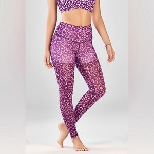 Fabletics High-Waisted Mesh
Powerform Leggings Animal
Print Burgundy Rapido (S)